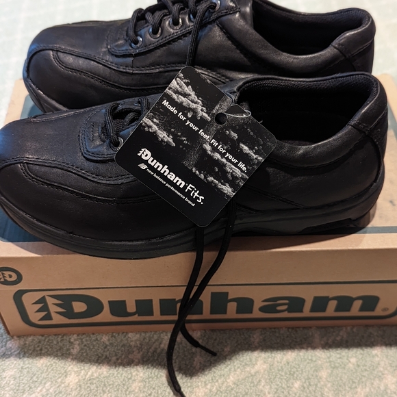 dunham wide shoes